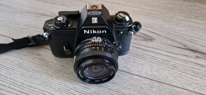 Nikon EM